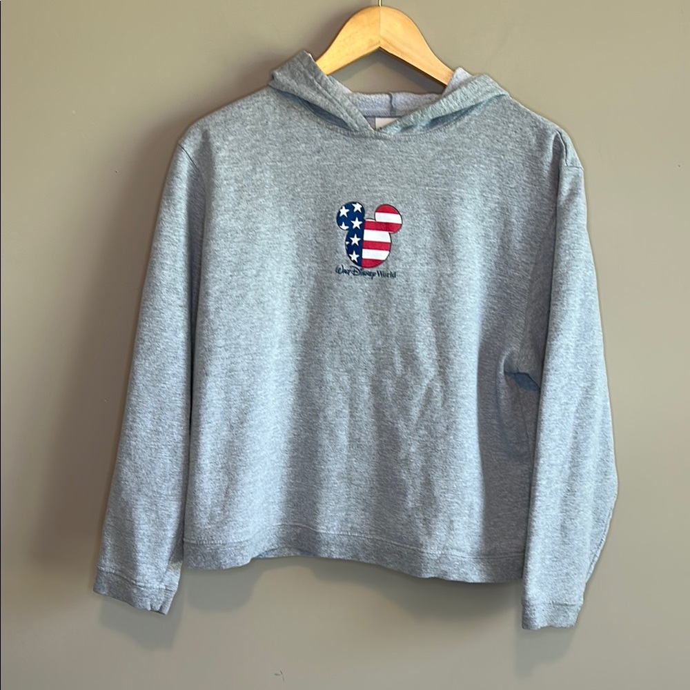 Vintage Disney Cropped Gray Sweatshirt with Patriotic Mickey Design